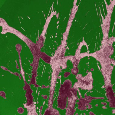 Mor fırça darbeleri ile soyut suluboya dokulu zemin