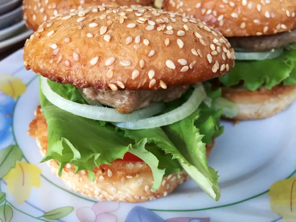 Hamburguesa Grande Plato — Foto de Stock