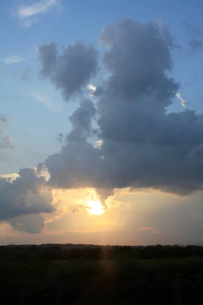 雲と夕日の風景 — ストック写真