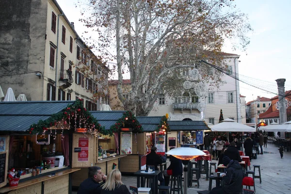 Zadar Croácia Dezembro 2018 Mercado Natal Com Decoração Antigo Centro — Fotografia de Stock