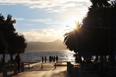 Adriyatik kıyısı Paseo Maritimo Zadar. Hırvatistan