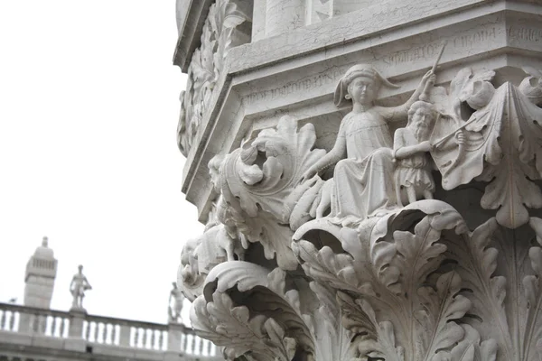Dóžecí Palác Sloupec Náměstí San Marco Benátkách Podrobnosti Sloupce — Stock fotografie