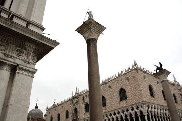 Площадь Сан Марко Венеции Италия Дождливый День Колонна Львом Дворец — стоковое фото