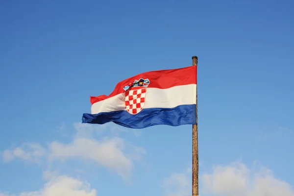 Bandera Croacia Ondeando Cielo Azul — Foto de Stock