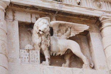 Zadar arazi şehir kapıları. Venedik aslan kapısı.