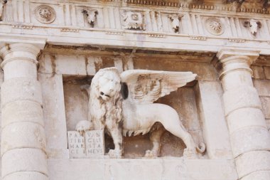 Zadar arazi şehir kapıları. Venedik aslan kapısı.