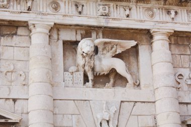 Zadar arazi şehir kapıları. Venedik aslan kapısı.