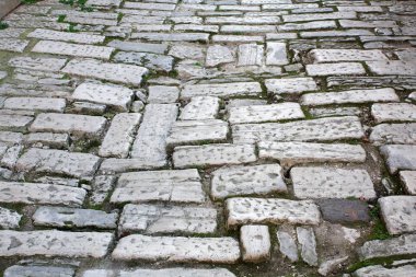 Eski yol Roma Imparatorluğu zamanı. Hırvatistan Pula.