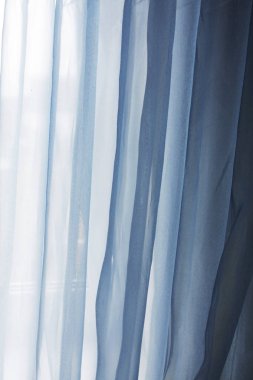Mavi tekstil perdeleri ile arka plan.