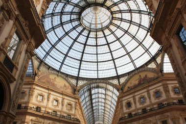Katedral Meydanı. Galleria Vittorio Emanuele Ii. Milano İtalya.