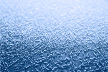 Detay Don doku dondurulmuş pencere. Makro çekim buz kristalleri ve kar taneleri