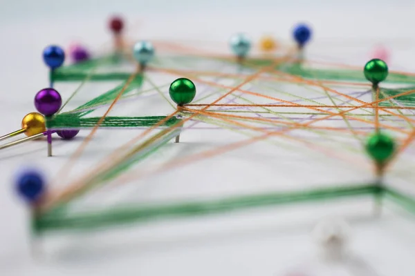 Çok renkli konuları pins ile titreşim. Portre