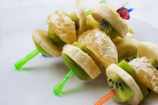 Kanepe parçalardan tropikal meyve, makro çekim