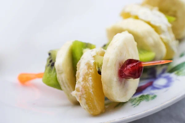 Kanepe parçalardan tropikal meyve, makro çekim