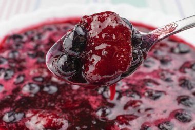 Siyah frenk üzümü, çilek reçeli