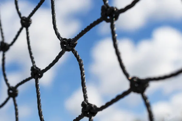 Tennisnetz, unter blauem Himmel — Stockfoto
