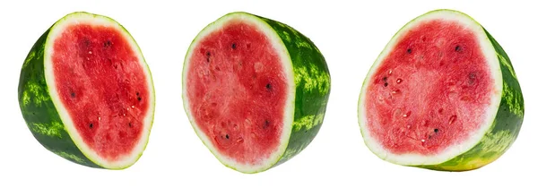 Beyaz arka planda olgun bir karpuzun yarısı. İzole edilmiş. Parlak meyve püresi