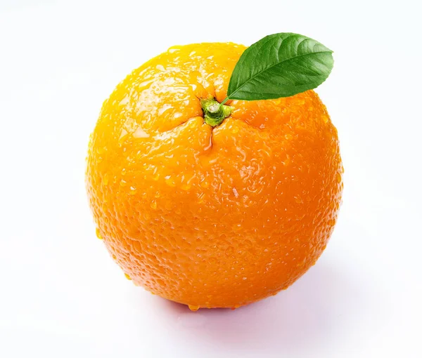 Laranja Com Fatia Folha Isolado Fundo Branco — Fotografia de Stock