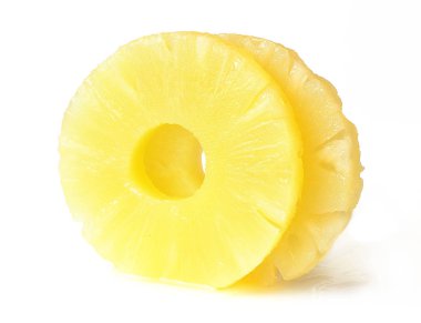 beyaz zemin üzerine sarı taze ananas 