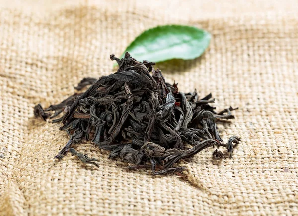 Smok Czarna Herbata Płótnie Tle — Zdjęcie stockowe