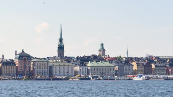 夏のスウェーデンの首都 ストックホルムの古い都市のビュー — ストック動画
