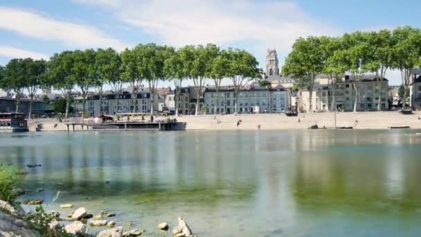 Orlans 是法国中北部的一个州和公社 Orlans 卢瓦尔河码头的时间推移 — 图库视频影像