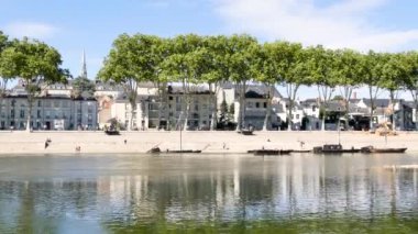 Orlans bir ili ve komün Kuzey-Merkez Fransa olduğunu. Loire nehir manzarası. Loire quays yatay Panoraması.