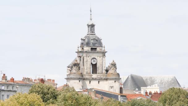 塔名为 Grosse 这也是一个通往法国西部城市拉罗谢尔市中心的大门 — 图库视频影像