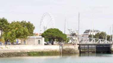 La Rochelle, Fransa, batısında bir şehir şehir merkezinde Charente-Maritime bölümünde yer alan. İşte bir dönme dolap.