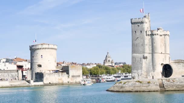 Die Berühmten Türme Von Rochelle Einer Stadt Westfrankreich Befinden Sich — Stockvideo