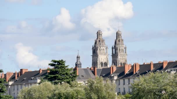 游览大教堂是一个罗马天主教教堂位于旅游 Indre 卢瓦尔 它的名字在法语是 Cathdrale Gatien 献给圣 Gatianus — 图库视频影像
