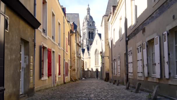 マンの古い町の舗装道路は マンはフランス西部の都市です それは ロワール地域に位置して — ストック動画