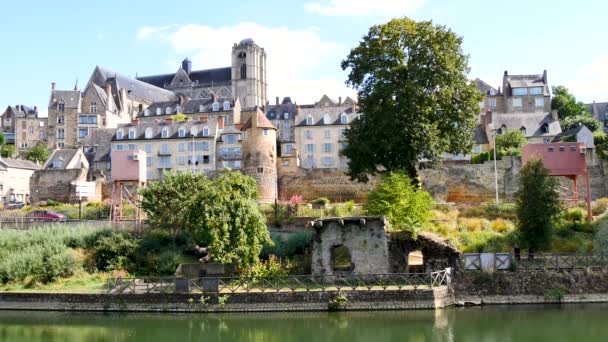 Rzeką Sarthe Stare Miasto Mans Zachodniej Części Francji Jest Duże — Wideo stockowe