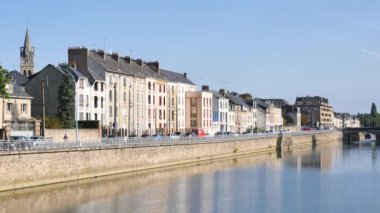 Quay Le Mans şehir merkezinde Sarthe Nehri. Le Mans Batı Fransa, Pays de la Loire bölgesinde bulunan bir şehirdir.