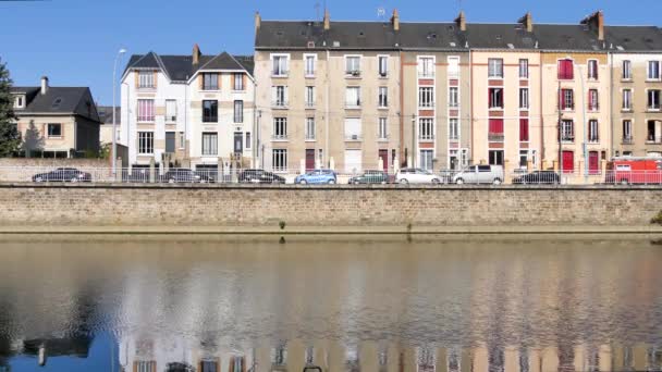 Рефлексия Набережной Реки Сарт Мане Французском Городе Located Pays Loire — стоковое видео