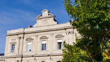 Reims İstasyonu cephe üzerinde görüntüleyin. Şehir merkezinde kanalıdır. Reims, Fransa Grand Est bölgede bir şehir, 129 km (80 mil) east-northeast Paris yatıyor.