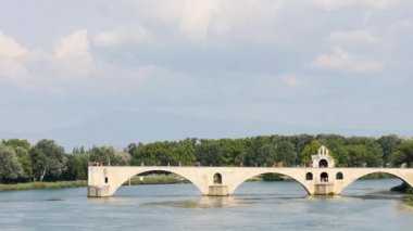 Avignon, Güney Fransa Rhone nehirde görüntüleyin. Nehrini 