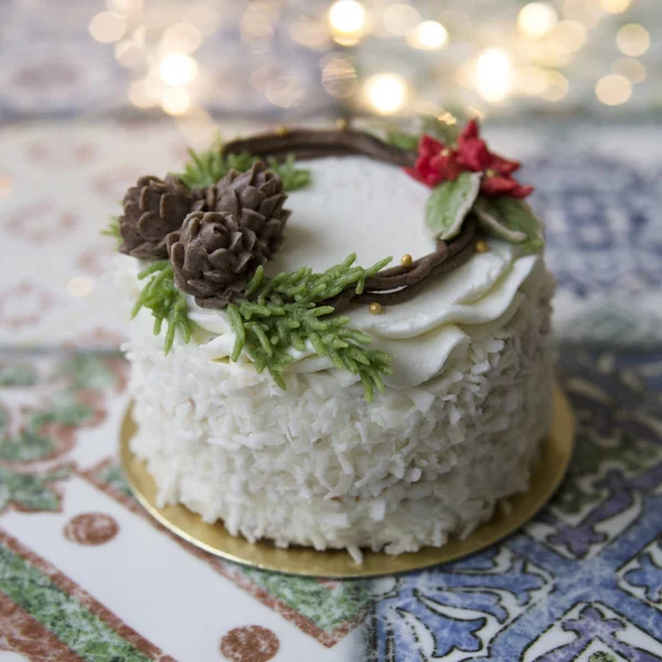 Tarta Blanca Año Nuevo Navidad Decorada Con Flores Poinsettia Crema — Foto de Stock