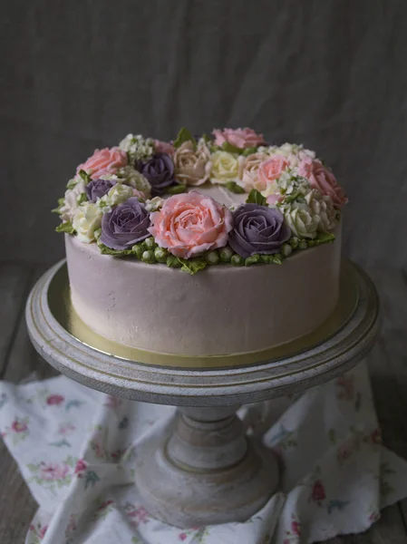 Pastel Crema Rosa Decorado Con Flores Crema Mantequilla Peonías Rosas —  Fotos de Stock