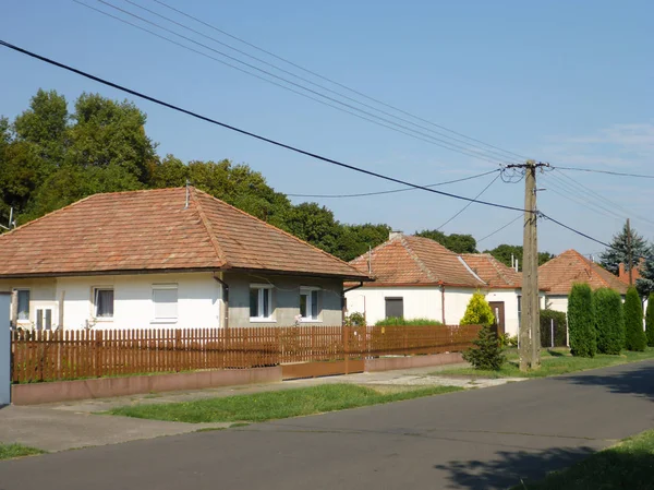 Harkany / Hungria do Sul - 8 de setembro de 2016: Fotos de outono da cidade de Harkany, Hungria do Sul, setembro de 2016. Molas térmicas, recuperação — Fotografia de Stock