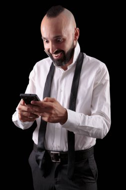 Heyecanlı İspanyol adam sevinçle iyi haberlere şaşırdı