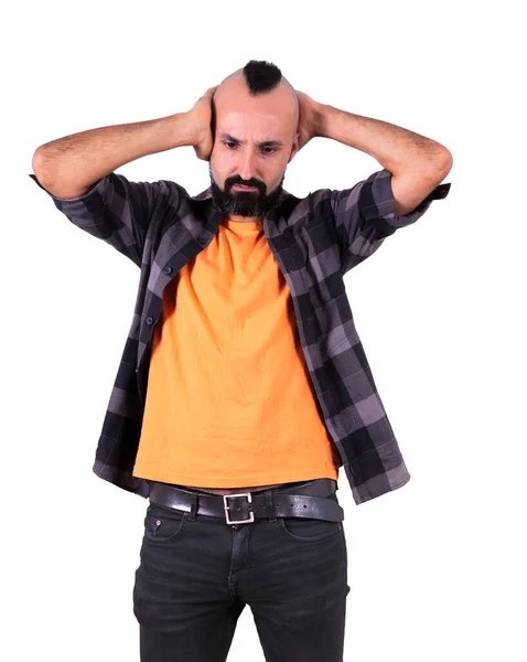 Jonge Spaanse man bezorgd of lijdt aan hoofdpijn — Stockfoto