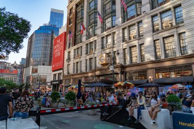 Times Square New York, ABD - 25 Mayıs 2018 - Broadway'e önemli ticari kavşak, turizm, eğlence merkezi ve bulunduğu Midtown Manhattan'ın olduğunu