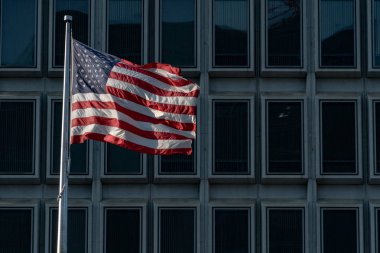 ABD bayrağı sallayarak new york 5 sokak cadde detay