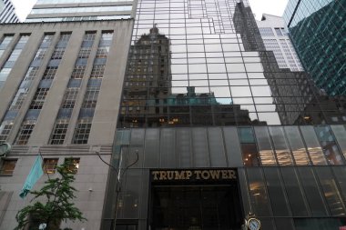 Donald Trump sonra Trump Tower new kentin simgelerinden New York, ABD - 27 Mayıs 2018 - insanlara yeni Amerika Başkanı seçildi.
