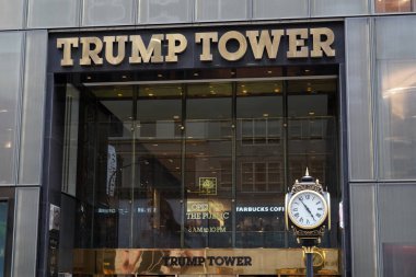 Donald Trump sonra Trump Tower new kentin simgelerinden New York, ABD - 27 Mayıs 2018 - insanlara yeni Amerika Başkanı seçildi.