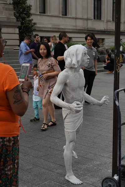 Nueva York Mayo 2018 Artista Estatua Viva Fuera Del Museo —  Fotos de Stock