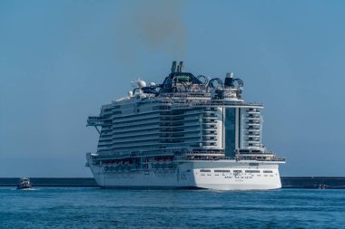 Genoa, İtalya - 17 Haziran 2018 - Msc Seaview kural kitabı cruise gemi tasarım, açık ve kapalı alanlarda karıştırma yeniden yazar. İki cam katlı podyumları ve panoramik asansörler muhteşem manzaraları.