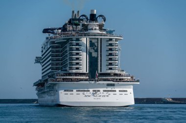 Genoa, İtalya - 17 Haziran 2018 - Msc Seaview kural kitabı cruise gemi tasarım, açık ve kapalı alanlarda karıştırma yeniden yazar. İki cam katlı podyumları ve panoramik asansörler muhteşem manzaraları.