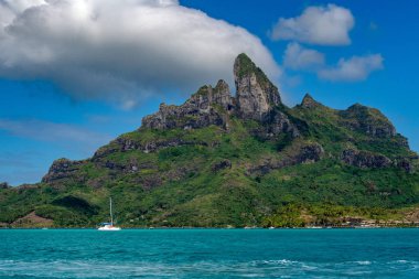 Katamaran yelken bora bora Fransız Polinezyası atoll